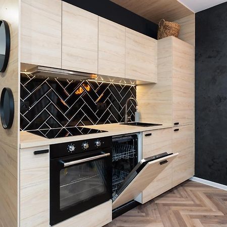 Loft Style Apartment Opienskiego Close To The Zurawiniec Nature Reserve By Noclegi Renters Познан Екстериор снимка