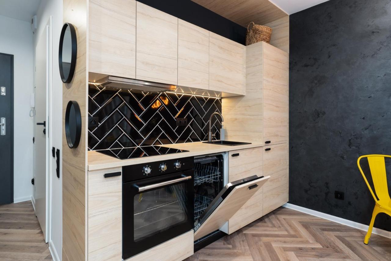 Loft Style Apartment Opienskiego Close To The Zurawiniec Nature Reserve By Noclegi Renters Познан Екстериор снимка