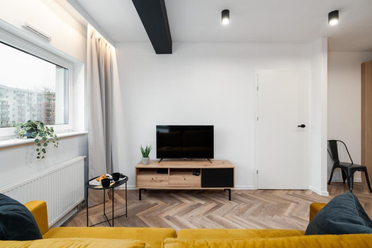 Loft Style Apartment Opienskiego Close To The Zurawiniec Nature Reserve By Noclegi Renters Познан Екстериор снимка